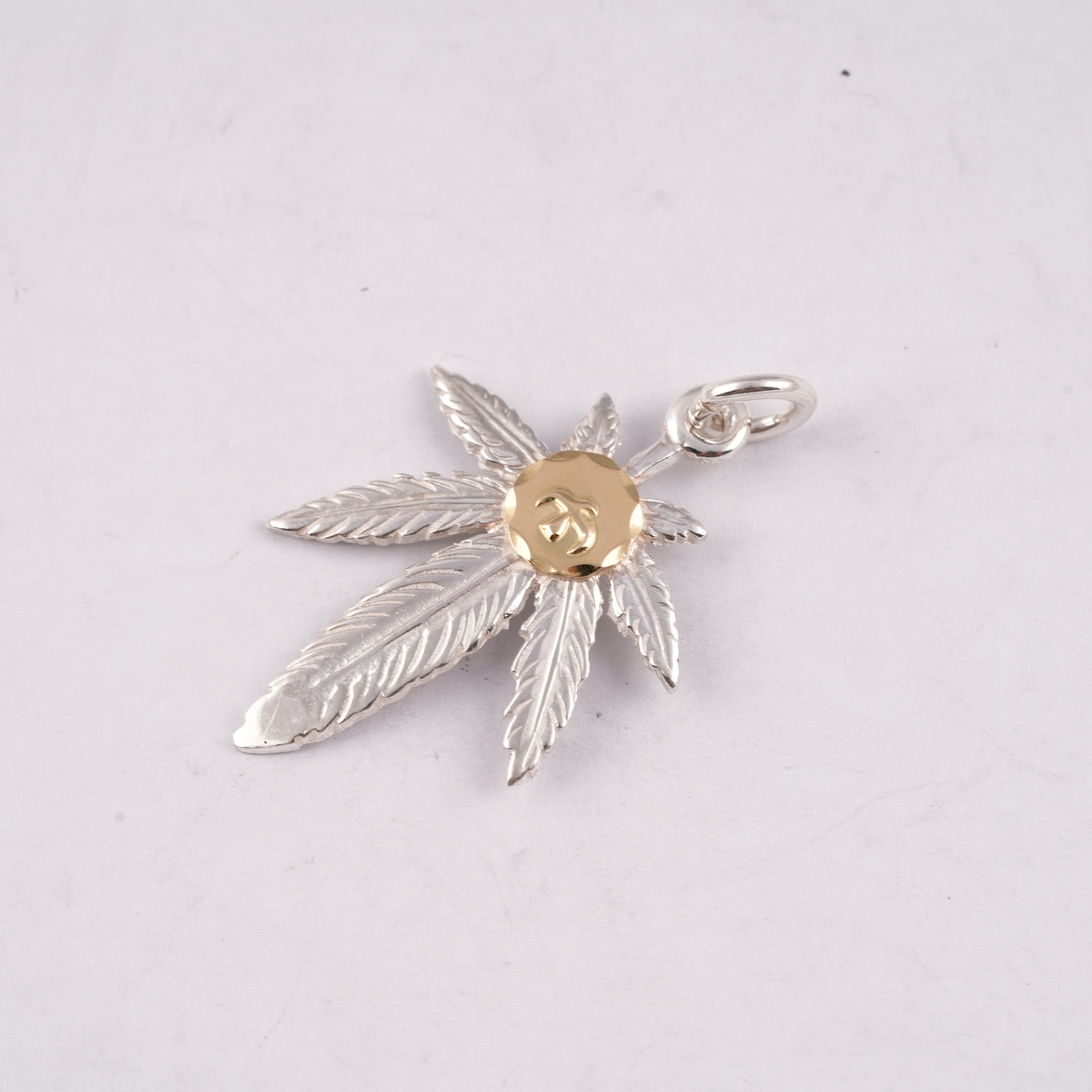Gold Eagle Stamp Silver Grass (L)