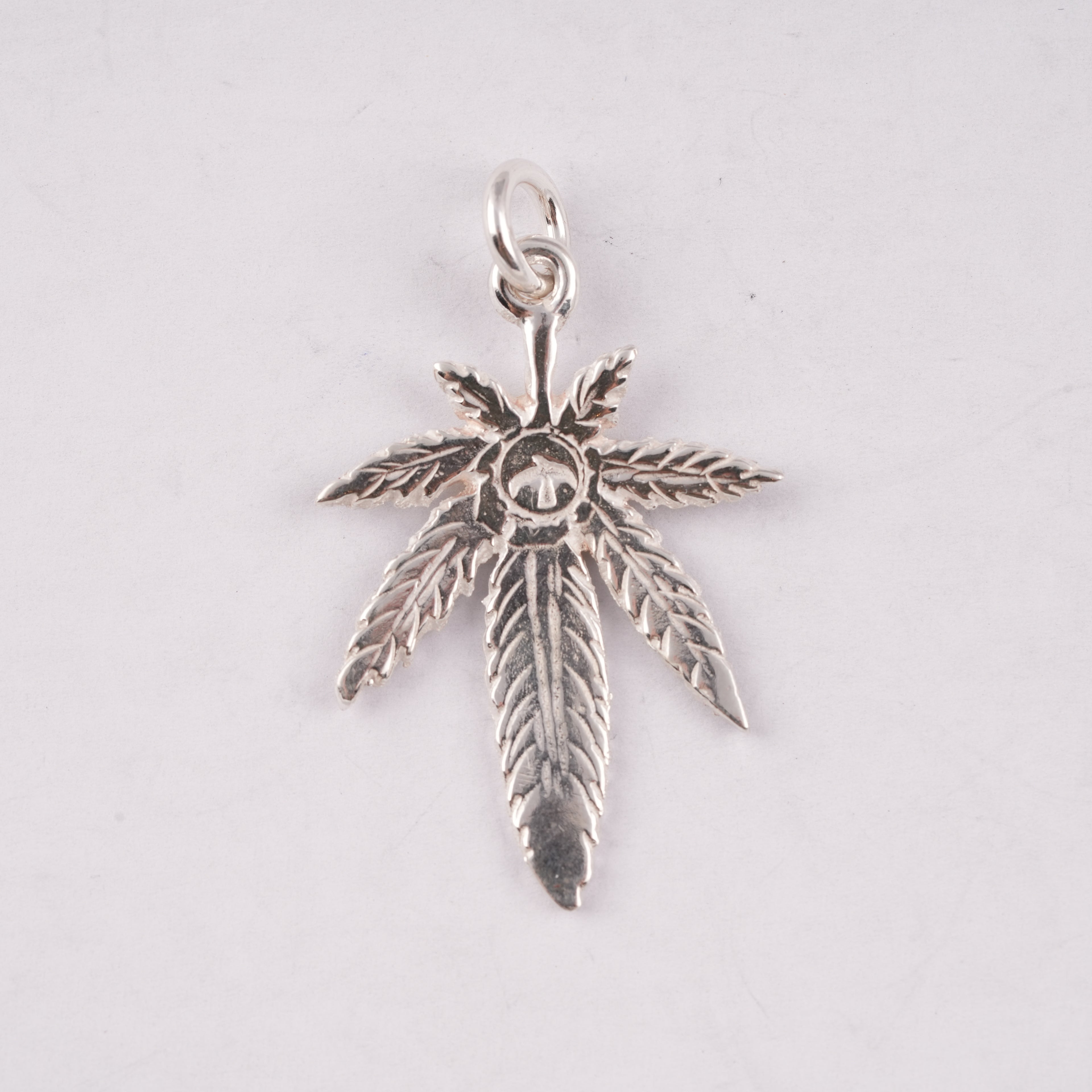 Gold Eagle Stamp Silver Grass (L)