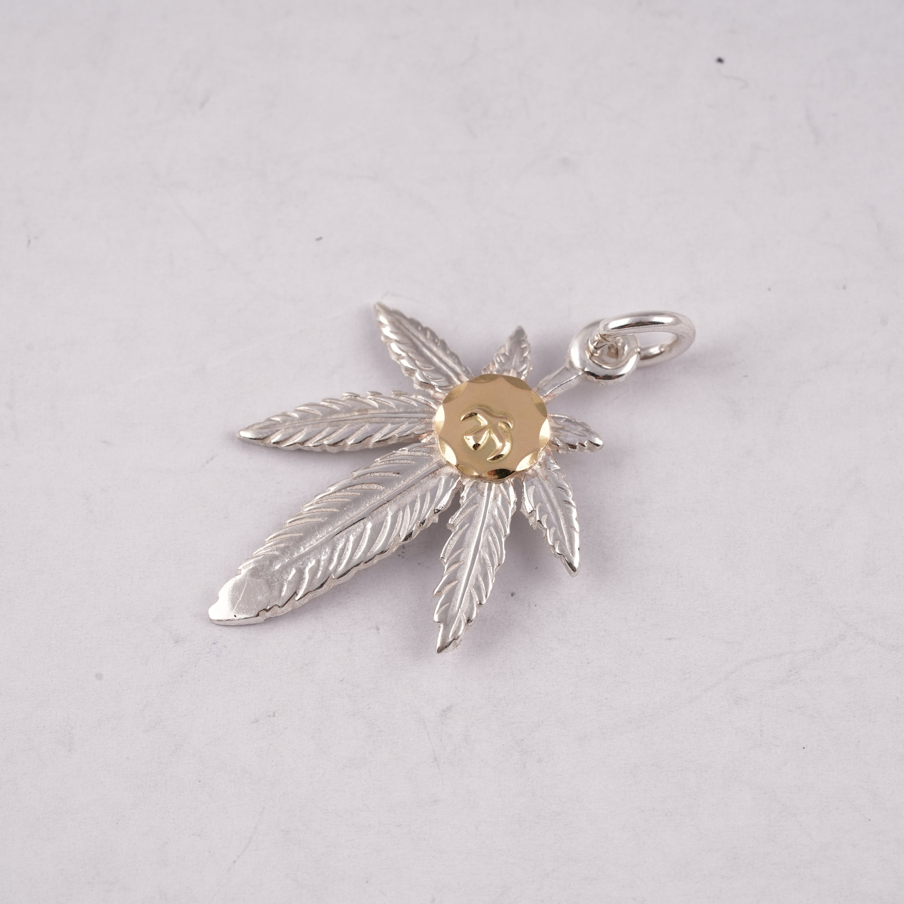 Gold Eagle Stamp Silver Grass (L)